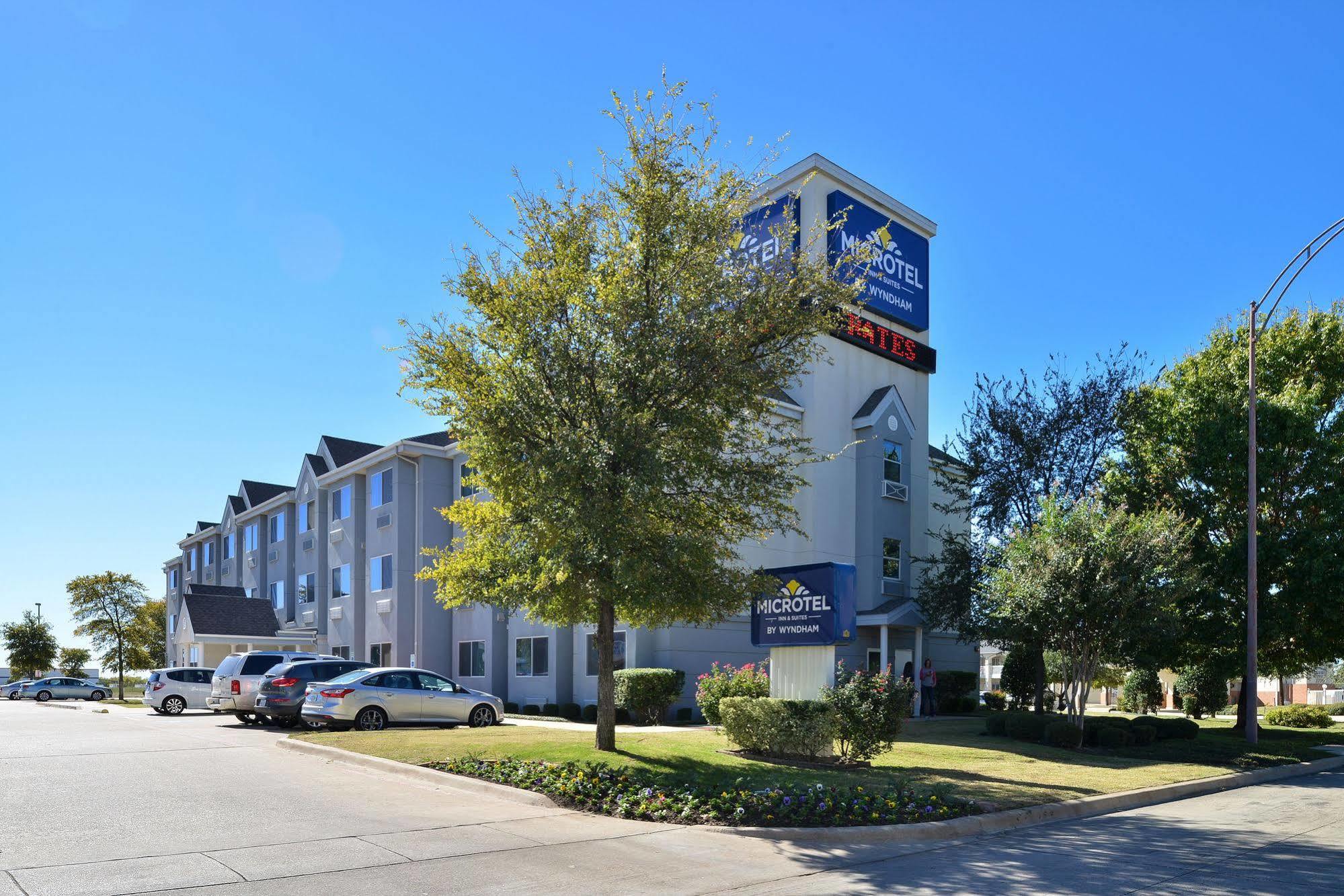 Microtel Inn & Suites By Wyndham Ft. Worth North/At Fossil Fort Worth Exterior foto